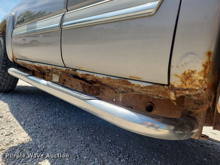 image for item LX9686 2005 Chevrolet Silverado 2500HD  Ext. Cab pickup truck