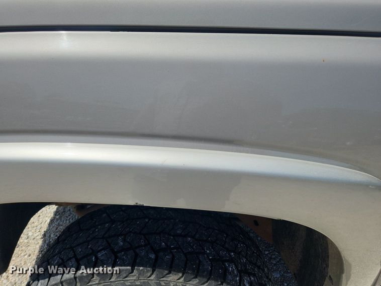 image for item LX9686 2005 Chevrolet Silverado 2500HD  Ext. Cab pickup truck