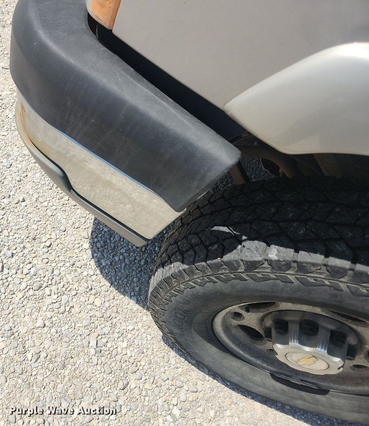 image for item LX9686 2005 Chevrolet Silverado 2500HD  Ext. Cab pickup truck