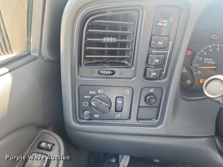 image for item LX9686 2005 Chevrolet Silverado 2500HD  Ext. Cab pickup truck