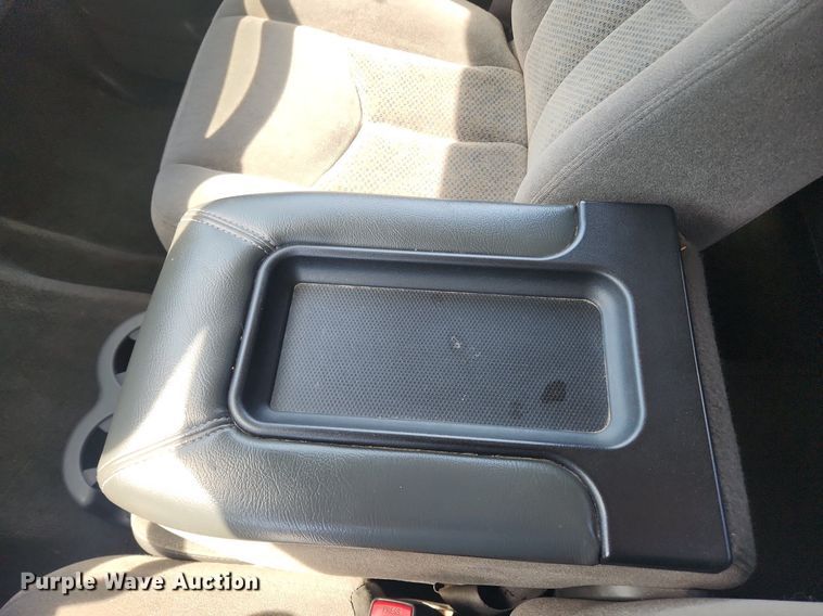 image for item LX9686 2005 Chevrolet Silverado 2500HD  Ext. Cab pickup truck