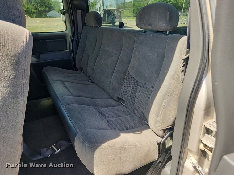 image for item LX9686 2005 Chevrolet Silverado 2500HD  Ext. Cab pickup truck