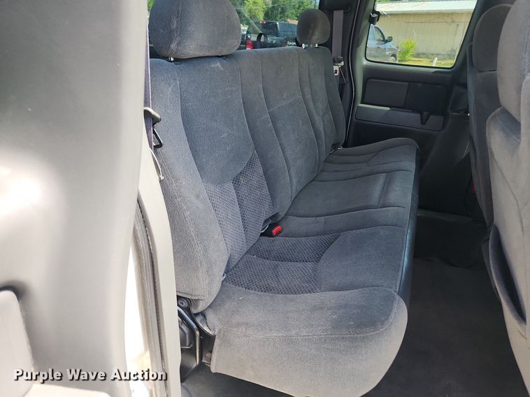 image for item LX9686 2005 Chevrolet Silverado 2500HD  Ext. Cab pickup truck