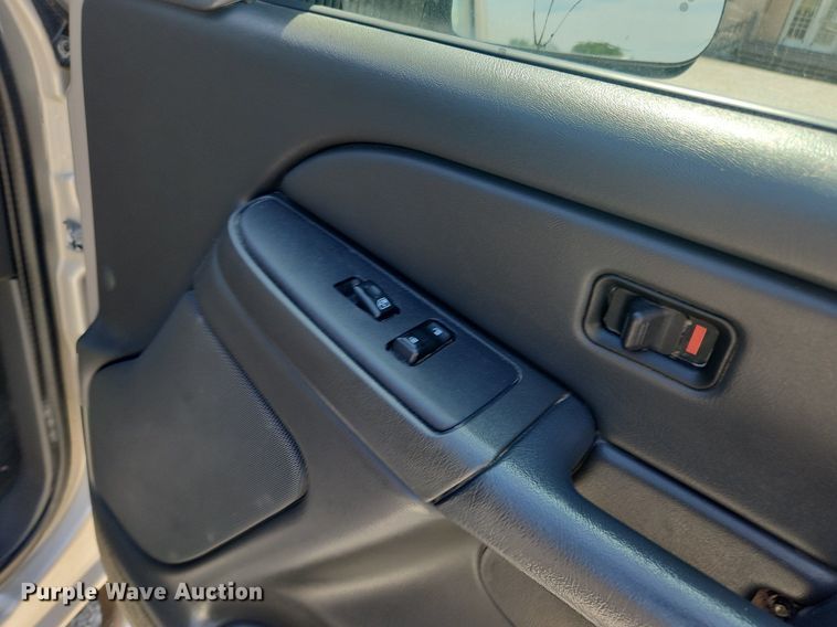 image for item LX9686 2005 Chevrolet Silverado 2500HD  Ext. Cab pickup truck