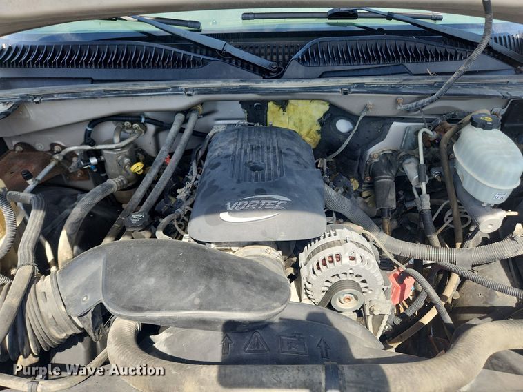 image for item LX9686 2005 Chevrolet Silverado 2500HD  Ext. Cab pickup truck