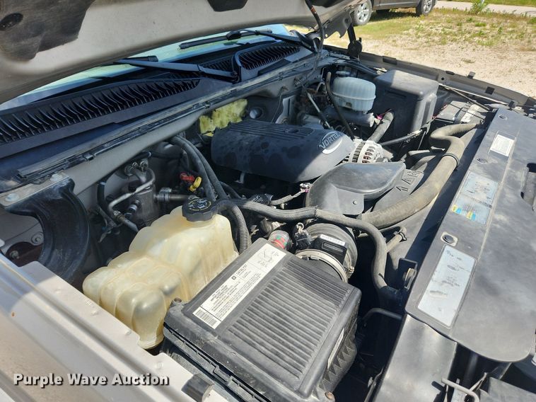 image for item LX9686 2005 Chevrolet Silverado 2500HD  Ext. Cab pickup truck