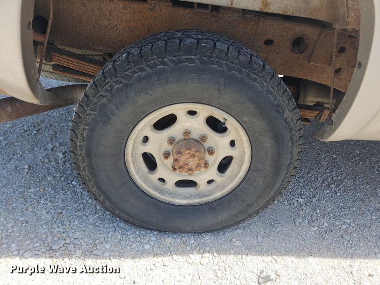 image for item LX9686 2005 Chevrolet Silverado 2500HD  Ext. Cab pickup truck