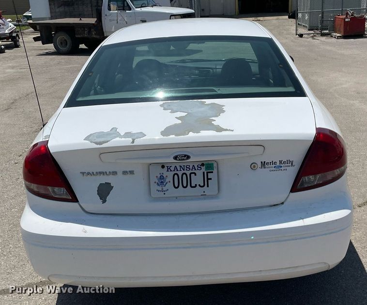 image for item LY9605 2007 Ford Taurus