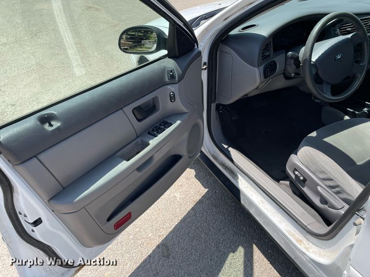 image for item LY9605 2007 Ford Taurus