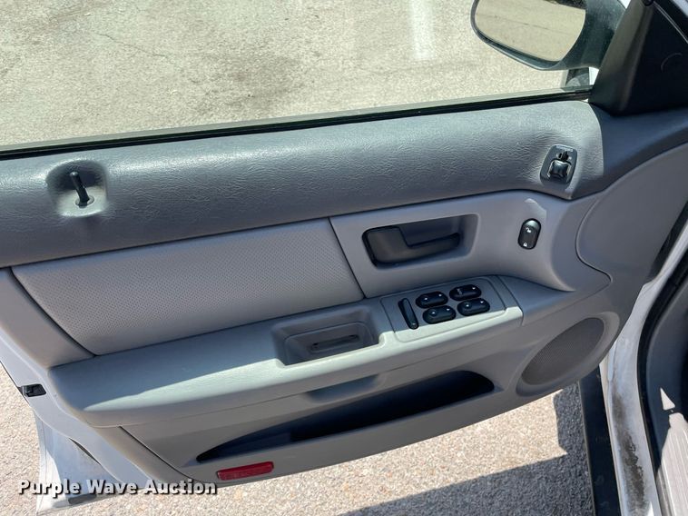 image for item LY9605 2007 Ford Taurus