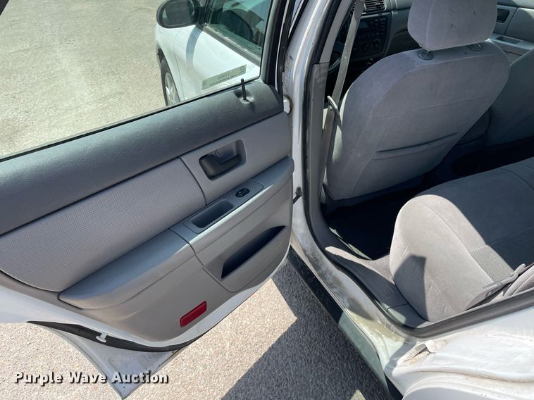 image for item LY9605 2007 Ford Taurus