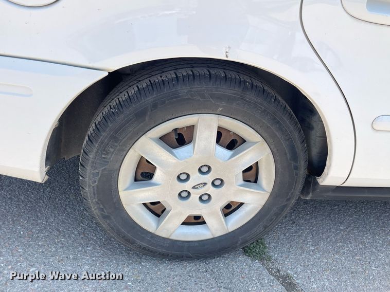 image for item LY9605 2007 Ford Taurus