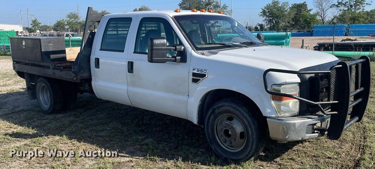 image for item LY9606 2009 Ford F350 Super Duty  Crew Cab flatbed pickup truck