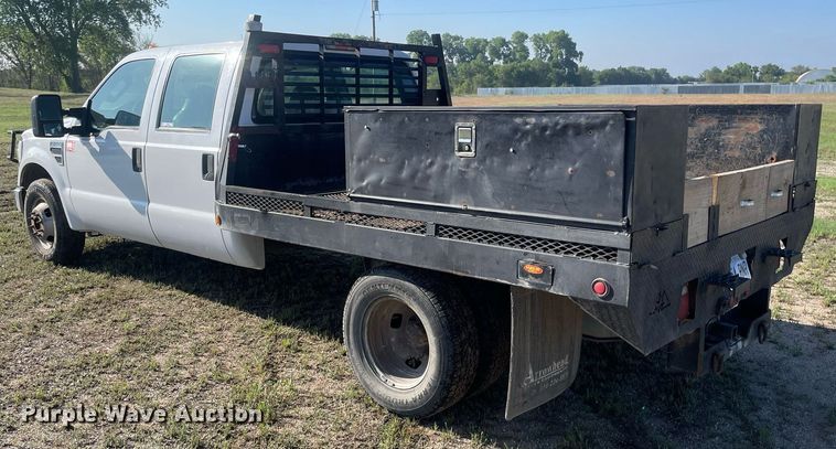 image for item LY9606 2009 Ford F350 Super Duty  Crew Cab flatbed pickup truck