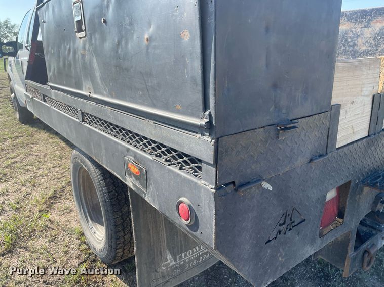 image for item LY9606 2009 Ford F350 Super Duty  Crew Cab flatbed pickup truck