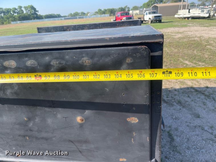 image for item LY9606 2009 Ford F350 Super Duty  Crew Cab flatbed pickup truck