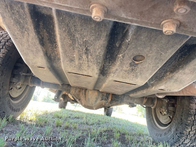 image for item LY9606 2009 Ford F350 Super Duty  Crew Cab flatbed pickup truck