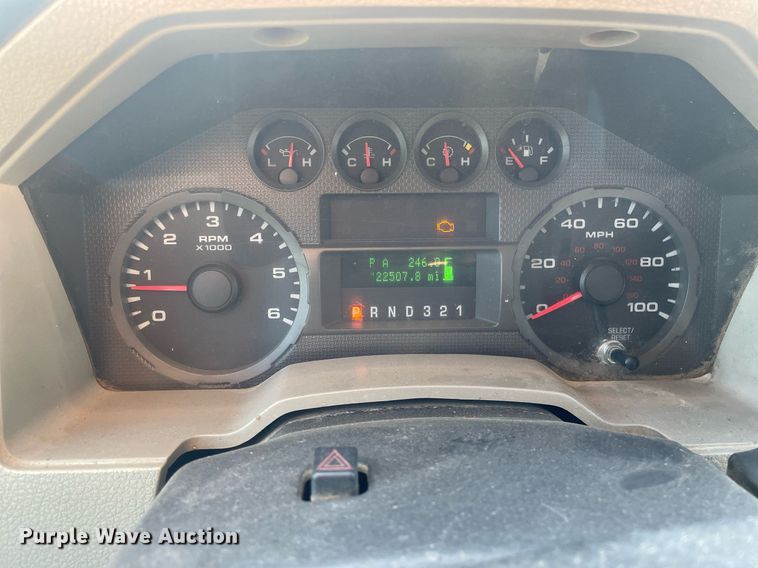 image for item LY9606 2009 Ford F350 Super Duty  Crew Cab flatbed pickup truck