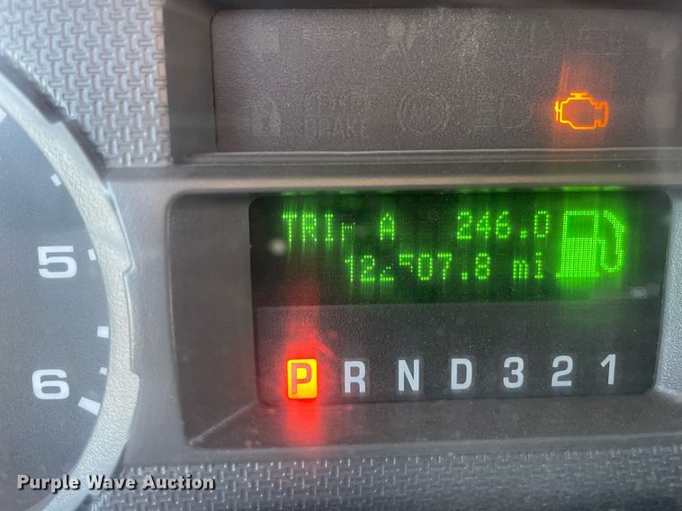 image for item LY9606 2009 Ford F350 Super Duty  Crew Cab flatbed pickup truck