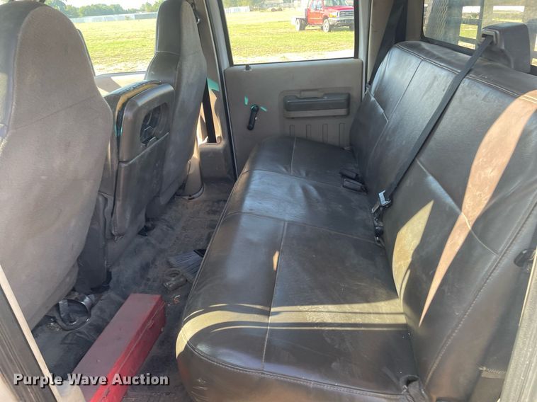 image for item LY9606 2009 Ford F350 Super Duty  Crew Cab flatbed pickup truck