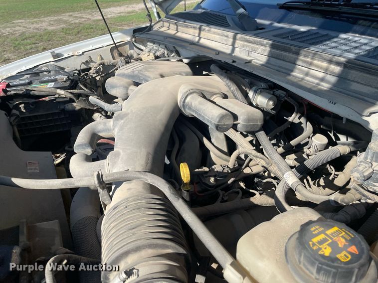 image for item LY9606 2009 Ford F350 Super Duty  Crew Cab flatbed pickup truck