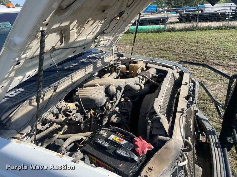 image for item LY9606 2009 Ford F350 Super Duty  Crew Cab flatbed pickup truck