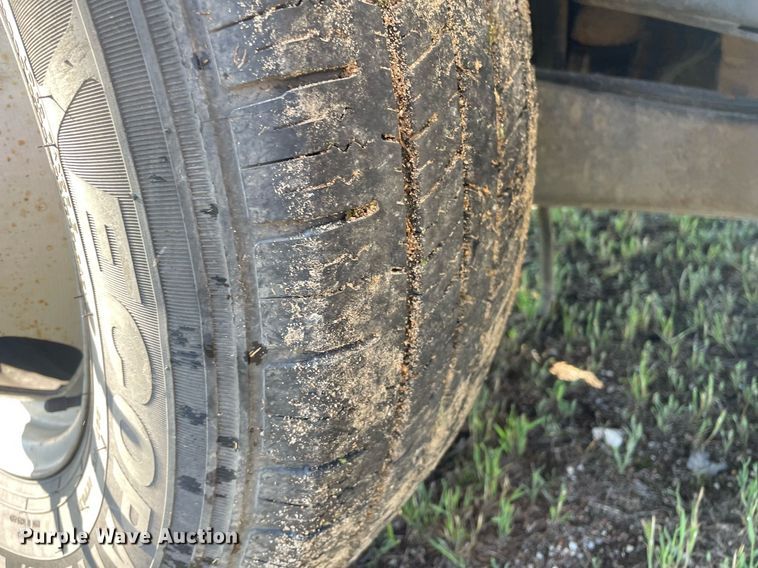 image for item LY9606 2009 Ford F350 Super Duty  Crew Cab flatbed pickup truck