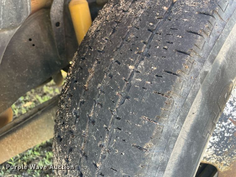 image for item LY9606 2009 Ford F350 Super Duty  Crew Cab flatbed pickup truck