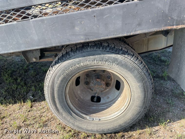 image for item LY9606 2009 Ford F350 Super Duty  Crew Cab flatbed pickup truck