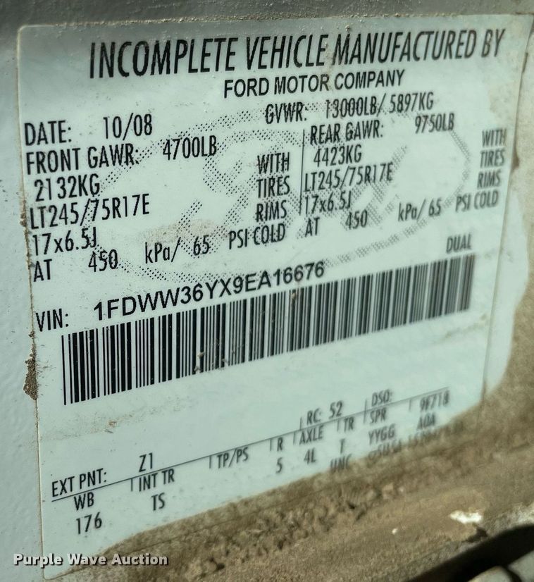 image for item LY9606 2009 Ford F350 Super Duty  Crew Cab flatbed pickup truck