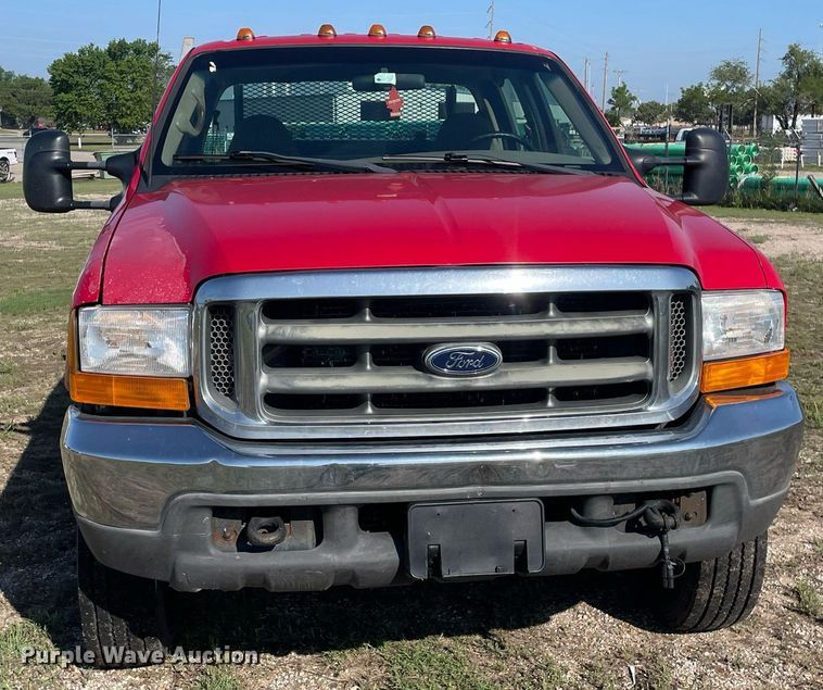 image for item LY9607 2000 Ford F450 Super Duty  Crew Cab flatbed pickup truck