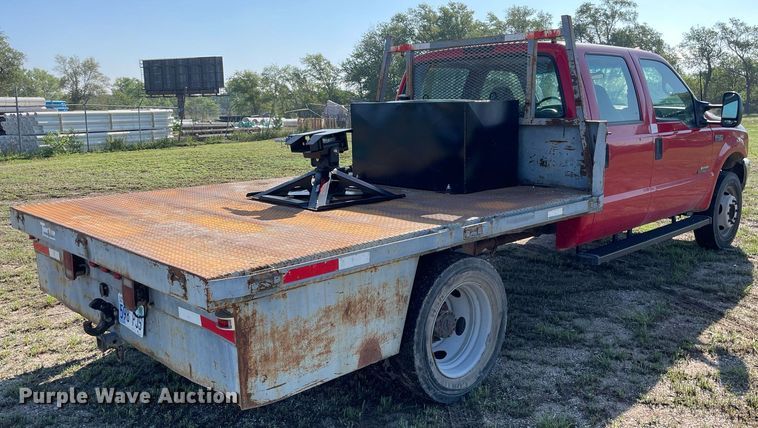 image for item LY9607 2000 Ford F450 Super Duty  Crew Cab flatbed pickup truck