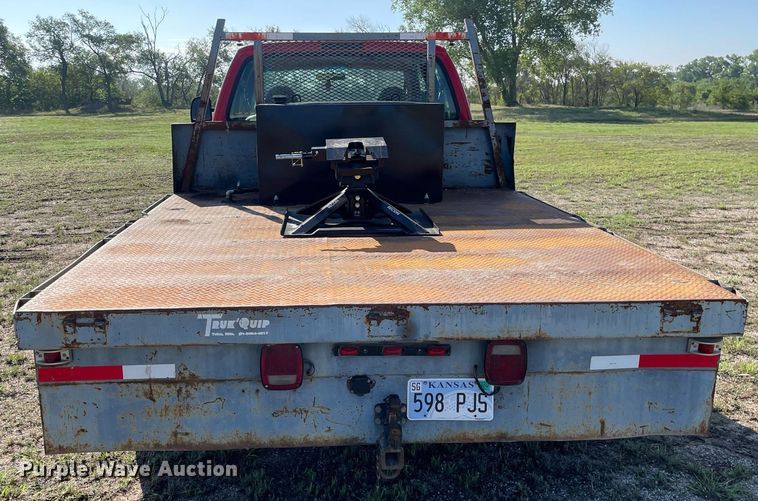 image for item LY9607 2000 Ford F450 Super Duty  Crew Cab flatbed pickup truck