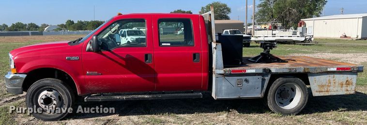 image for item LY9607 2000 Ford F450 Super Duty  Crew Cab flatbed pickup truck