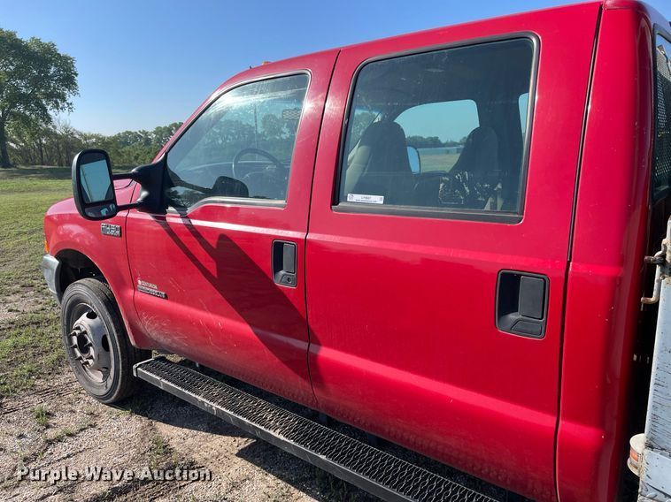 image for item LY9607 2000 Ford F450 Super Duty  Crew Cab flatbed pickup truck