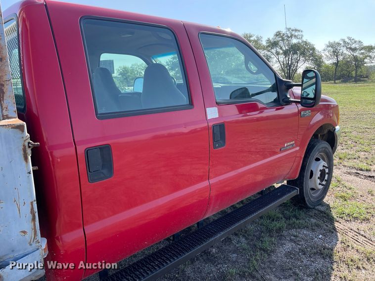 image for item LY9607 2000 Ford F450 Super Duty  Crew Cab flatbed pickup truck