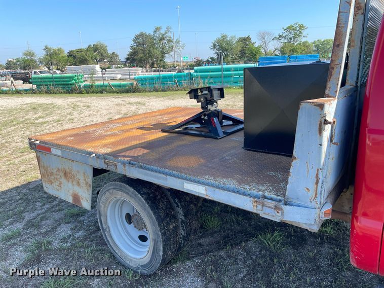 image for item LY9607 2000 Ford F450 Super Duty  Crew Cab flatbed pickup truck