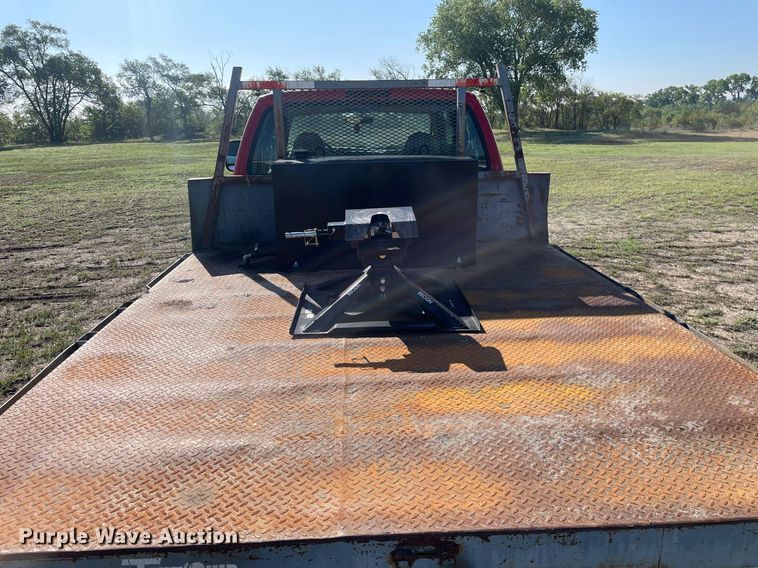 image for item LY9607 2000 Ford F450 Super Duty  Crew Cab flatbed pickup truck