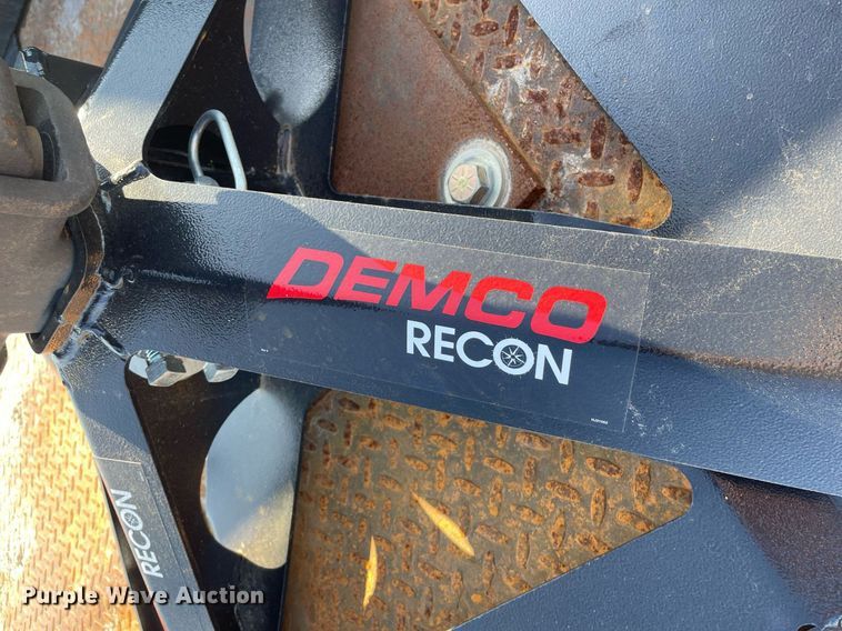 image for item LY9607 2000 Ford F450 Super Duty  Crew Cab flatbed pickup truck