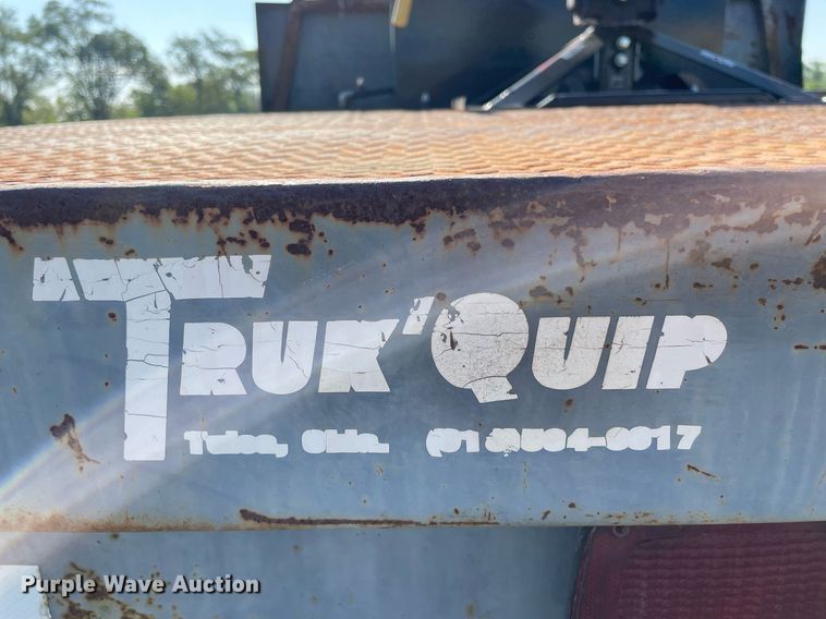 image for item LY9607 2000 Ford F450 Super Duty  Crew Cab flatbed pickup truck