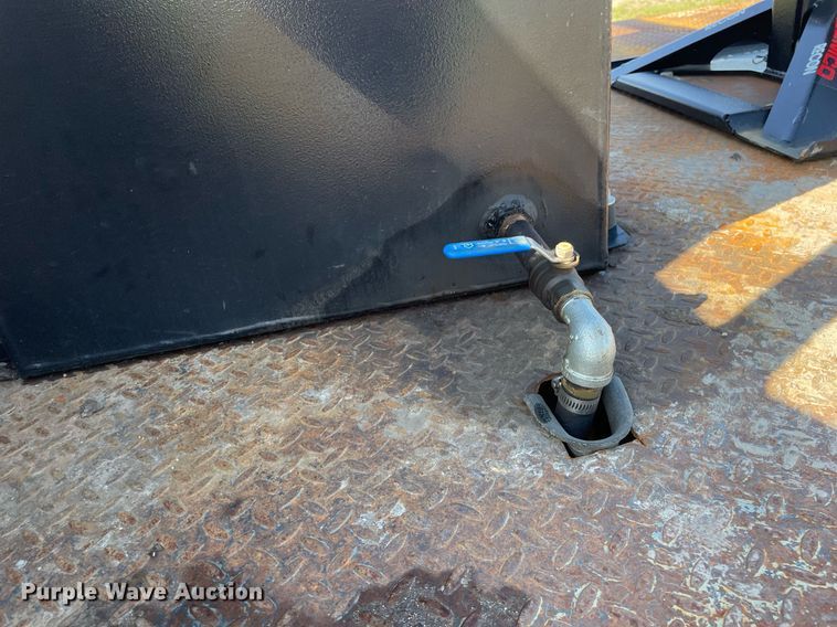 image for item LY9607 2000 Ford F450 Super Duty  Crew Cab flatbed pickup truck