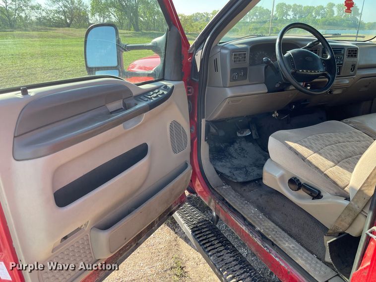 image for item LY9607 2000 Ford F450 Super Duty  Crew Cab flatbed pickup truck