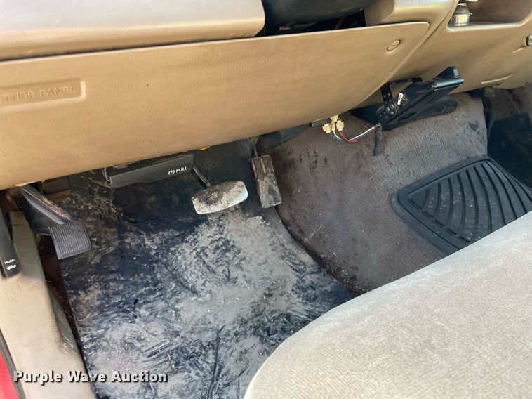 image for item LY9607 2000 Ford F450 Super Duty  Crew Cab flatbed pickup truck