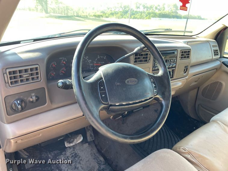 image for item LY9607 2000 Ford F450 Super Duty  Crew Cab flatbed pickup truck