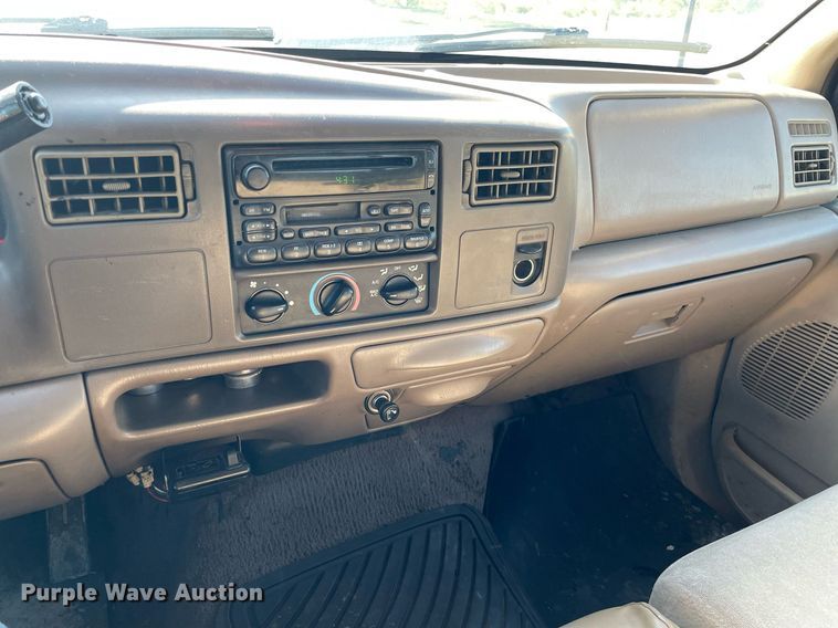 image for item LY9607 2000 Ford F450 Super Duty  Crew Cab flatbed pickup truck