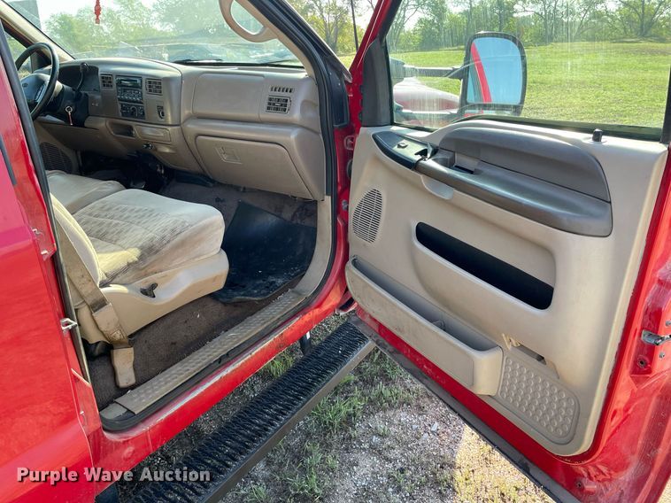 image for item LY9607 2000 Ford F450 Super Duty  Crew Cab flatbed pickup truck