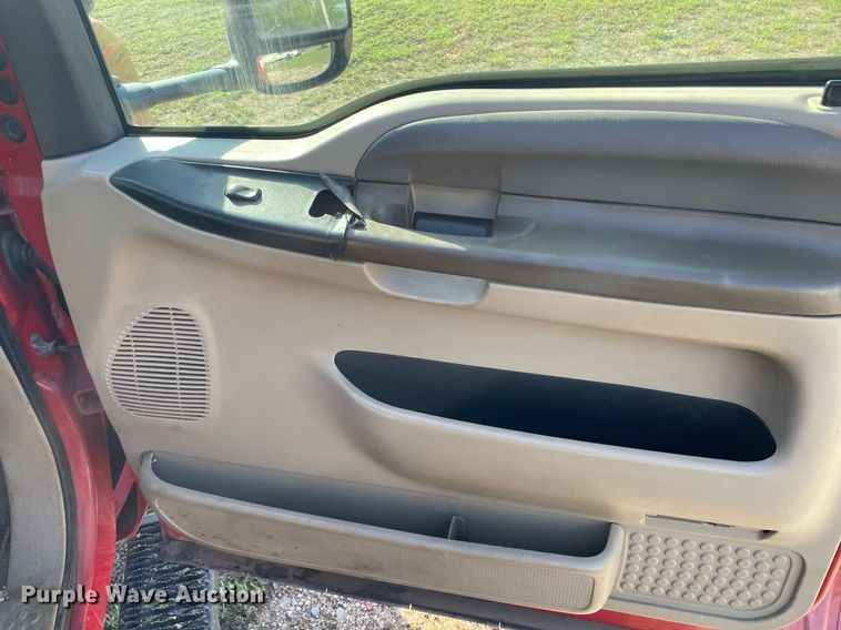 image for item LY9607 2000 Ford F450 Super Duty  Crew Cab flatbed pickup truck