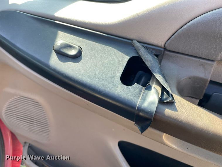 image for item LY9607 2000 Ford F450 Super Duty  Crew Cab flatbed pickup truck