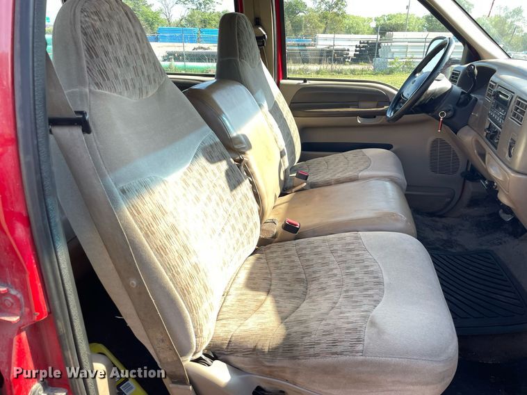 image for item LY9607 2000 Ford F450 Super Duty  Crew Cab flatbed pickup truck