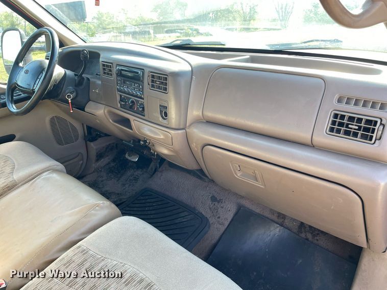 image for item LY9607 2000 Ford F450 Super Duty  Crew Cab flatbed pickup truck